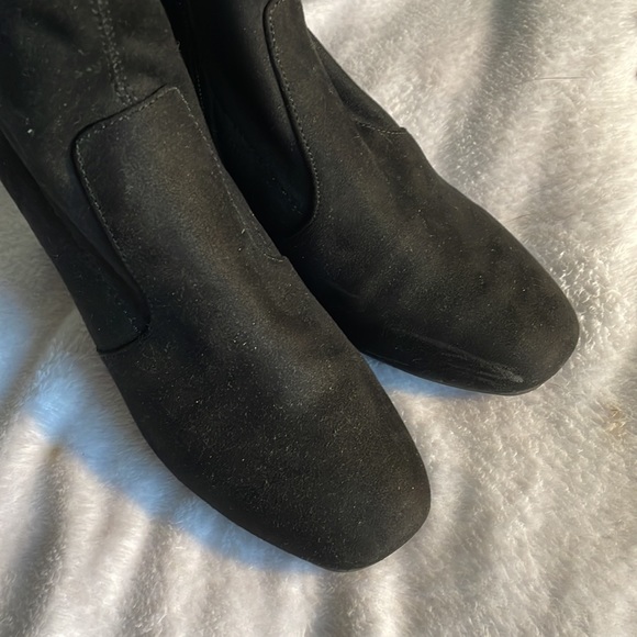 Kelley & Kaye Suede Heeled Boots - size 6 - Picture 6 of 6